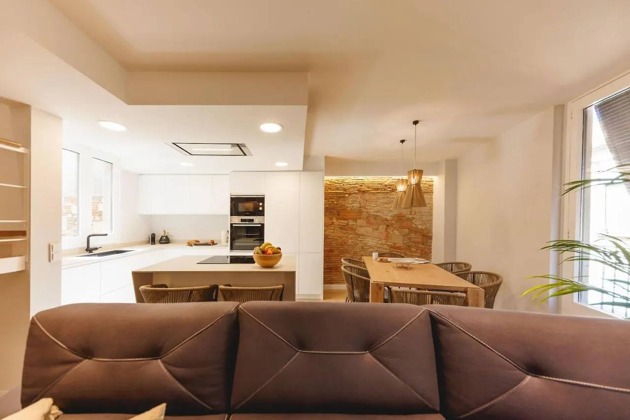 Апартаменты Bravissimo Cort Reial Duplex, Spacious With 3 Bedrooms Жирона Испания