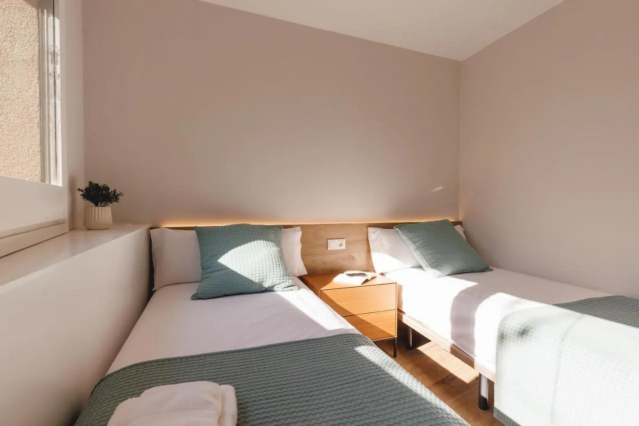 Апартаменты Bravissimo Cort Reial Duplex, Spacious With 3 Bedrooms Жирона