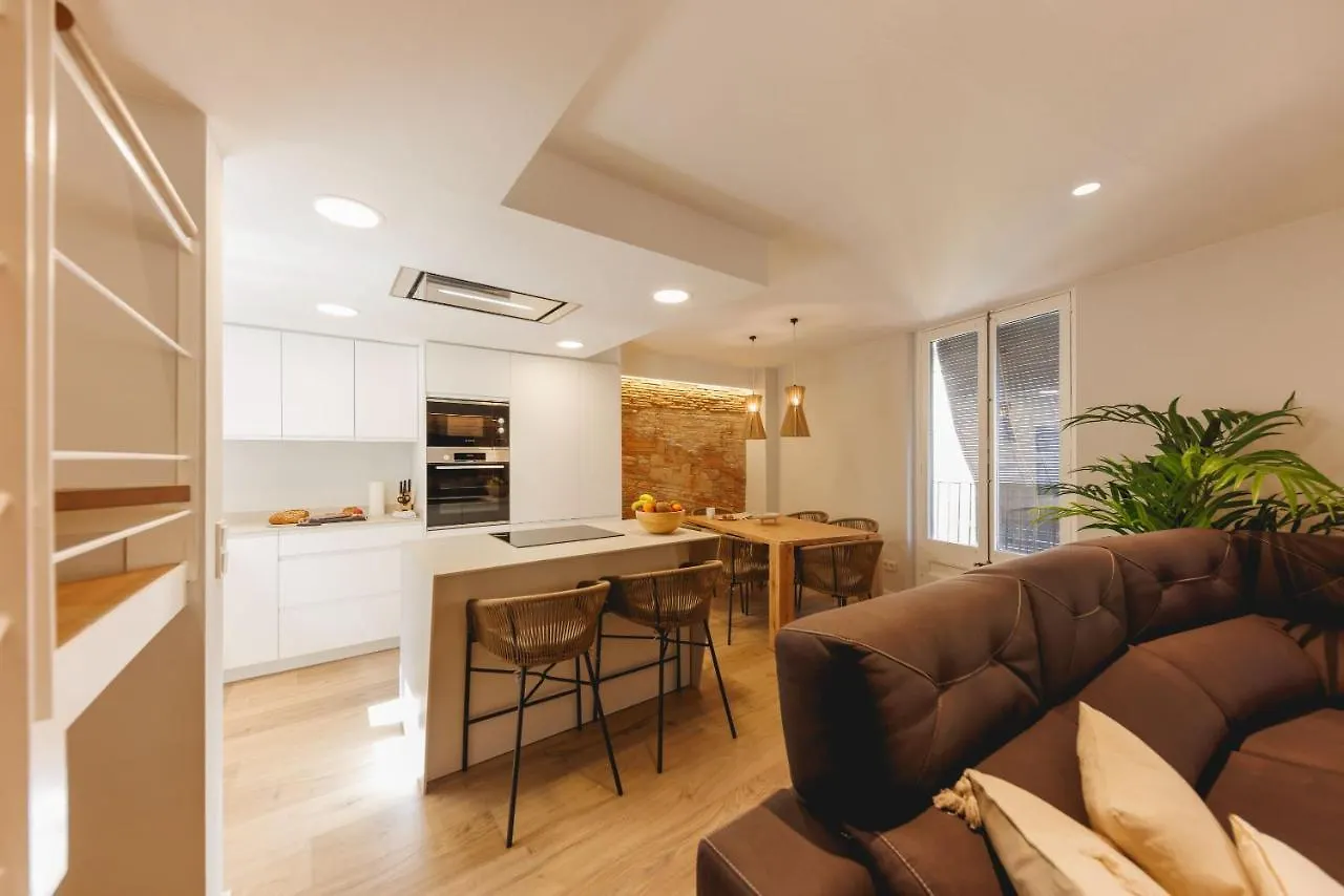Апартаменты Bravissimo Cort Reial Duplex, Spacious With 3 Bedrooms Жирона