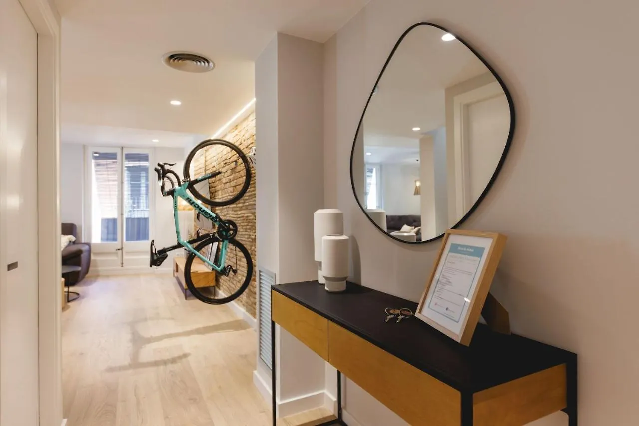 Апартаменты Bravissimo Cort Reial Duplex, Spacious With 3 Bedrooms Жирона